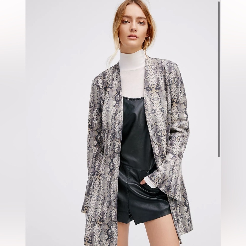 Free People Gray Snake Print Blazer. Fashion Forward Modern Print - Size S